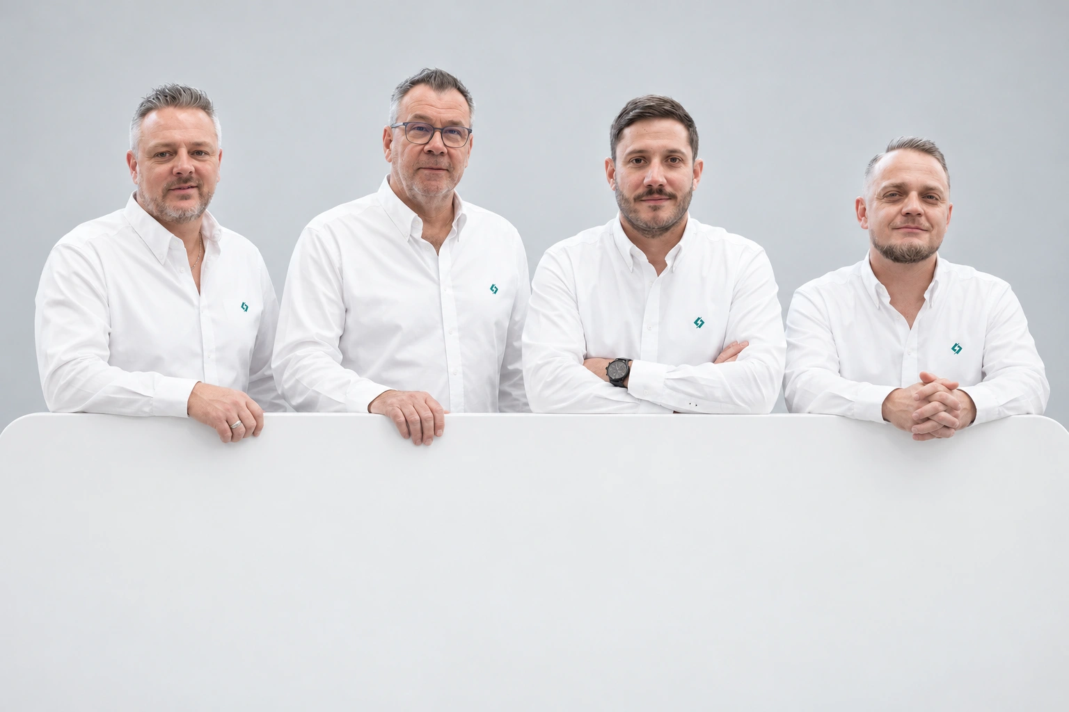 Marc Thomas, Philippe Luttenbacher, Nicolas Mottas, Marc Wininger gemeinsam am weissen Panel