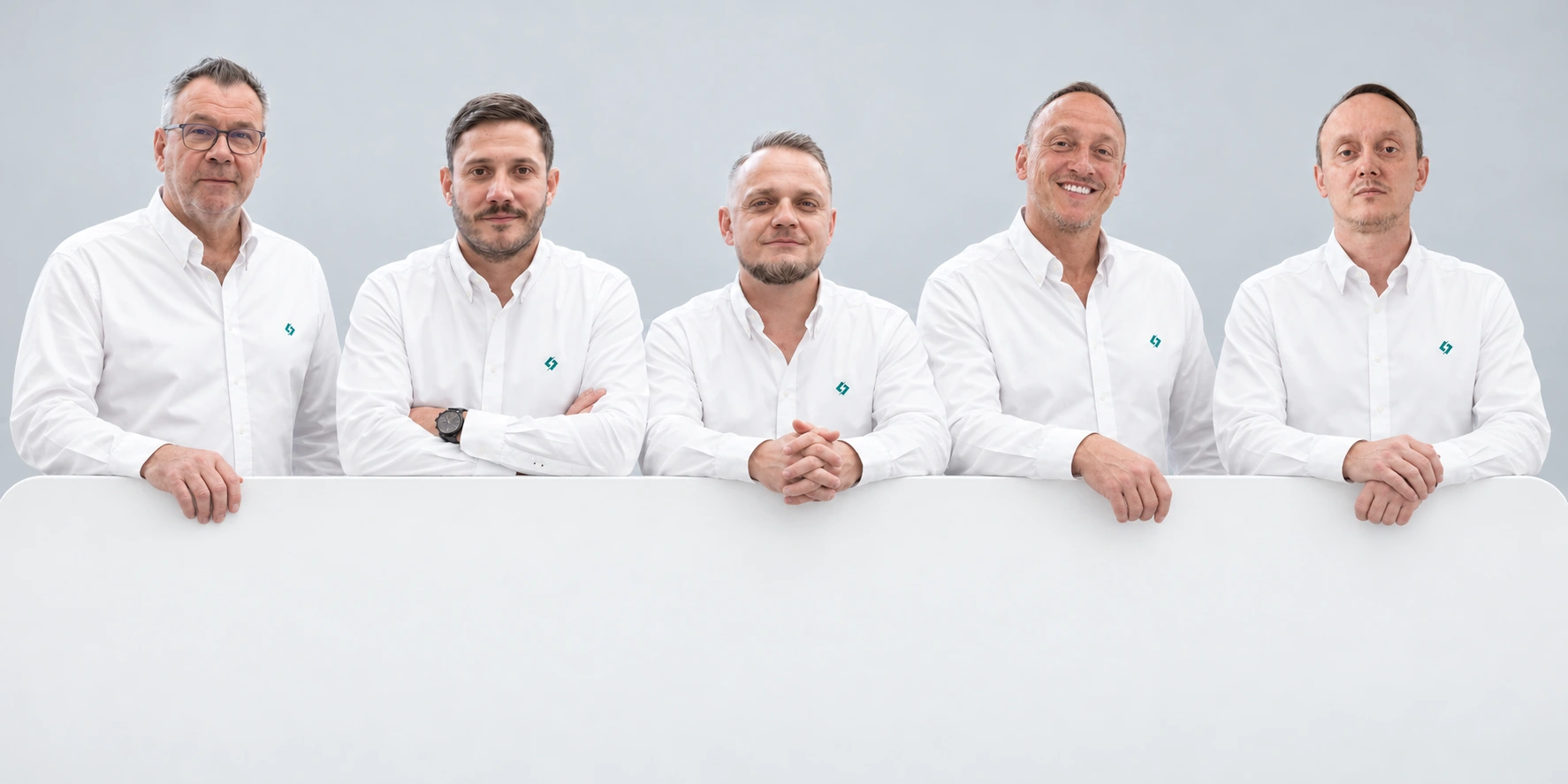 Philippe Luttenbacher, Nicolas Mottas, Marc Wininger, Igor Brankovic, Ivan Brankovic gemeinsam am weissen Panel